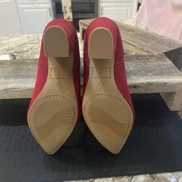 Red Suede Boot shoes Size 6.5 - Picture 6 of 12